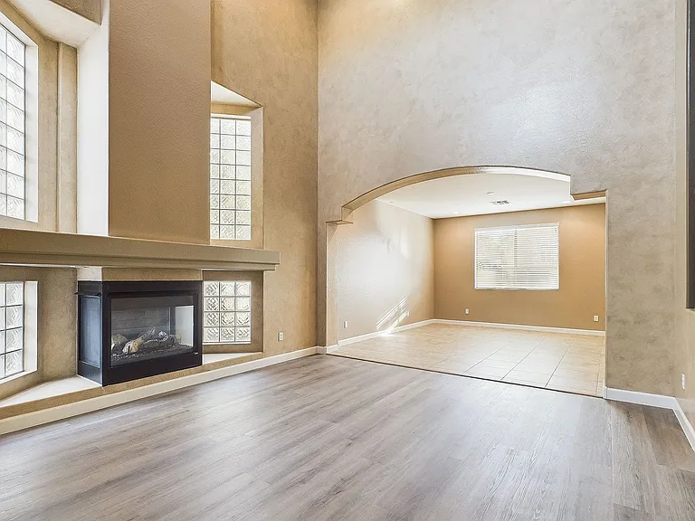2209 W Red Range Way — Photo 2