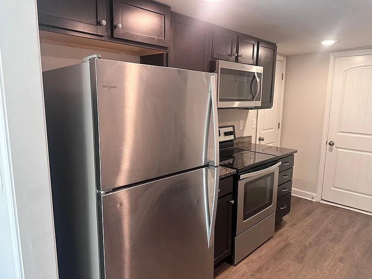 1402 NE Mary Ct — Photo 5