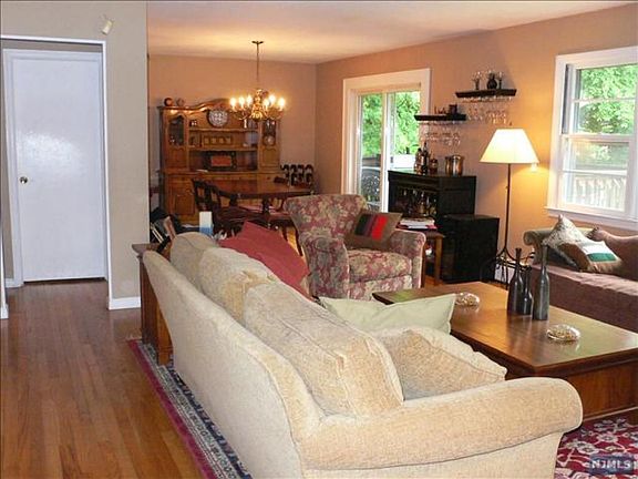 2nd image of 544 Bernita Dr