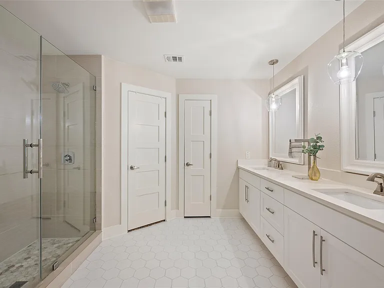 4902 Pelham Dr — Photo 26