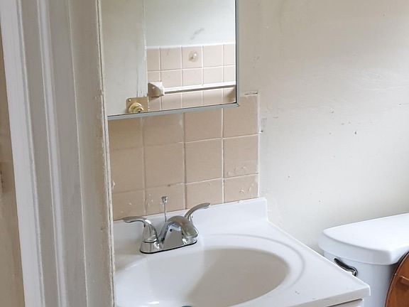 5th image of 207 Maplewood Ave #13