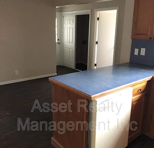 218 Britton Dr — Photo 5
