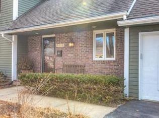 5823 W 69th St, Overland Park, KS 66204
