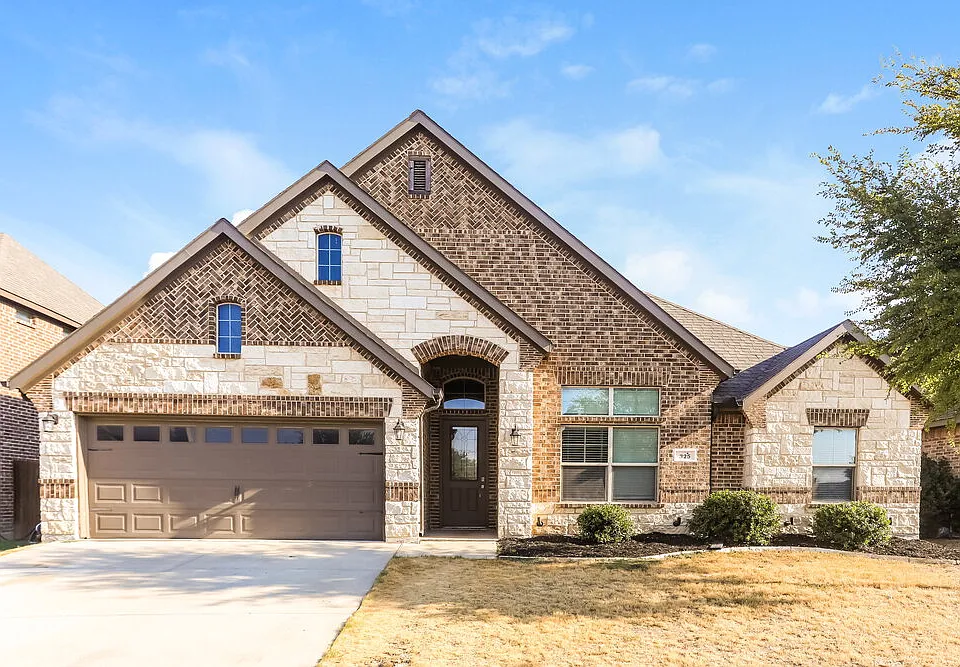 325 Strait Ln