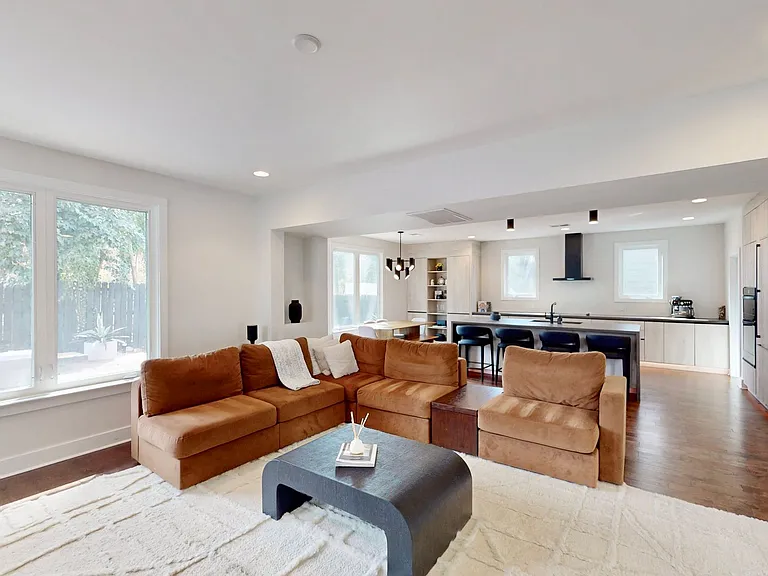 1220 Lomax Ave — Photo 10