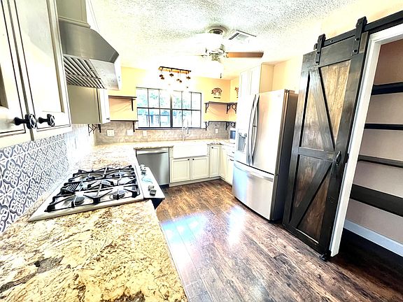 2nd image of 5229 Meadow Place Dr