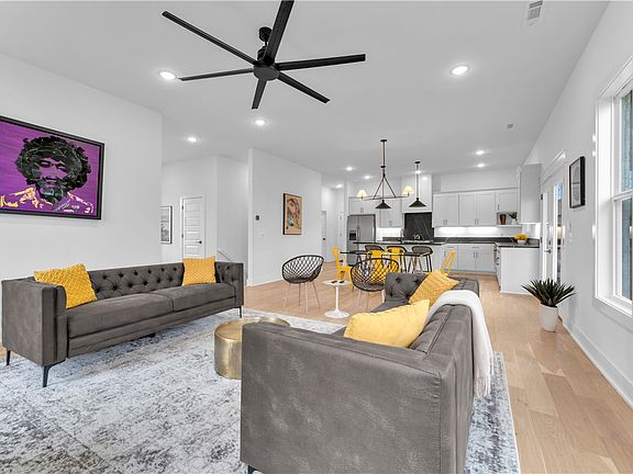 5th image of 1421 Lee St