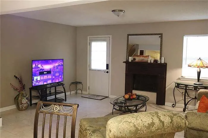 5644 Tullis Dr — Photo 2