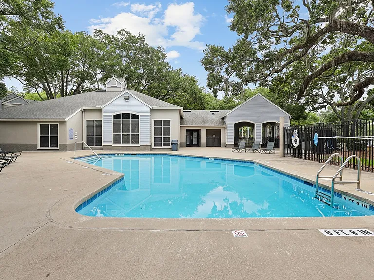 Waterford at Cypress Lake Apartments — Photo 6