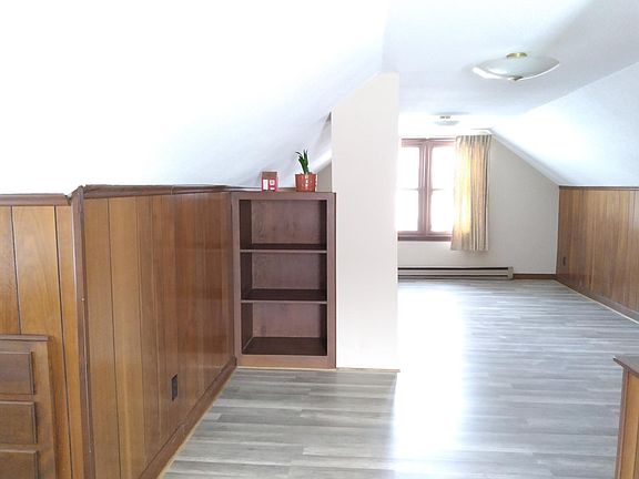 Master bedroom upstairs (Picture 1)