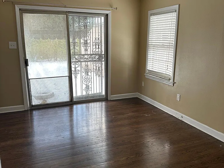 222 Patterson St — Photo 17