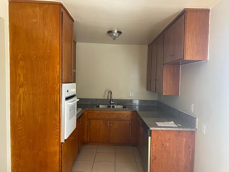 3828 W 182nd St #16 — Photo 11