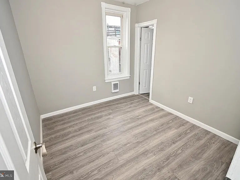 614 N Frazier St — Photo 10