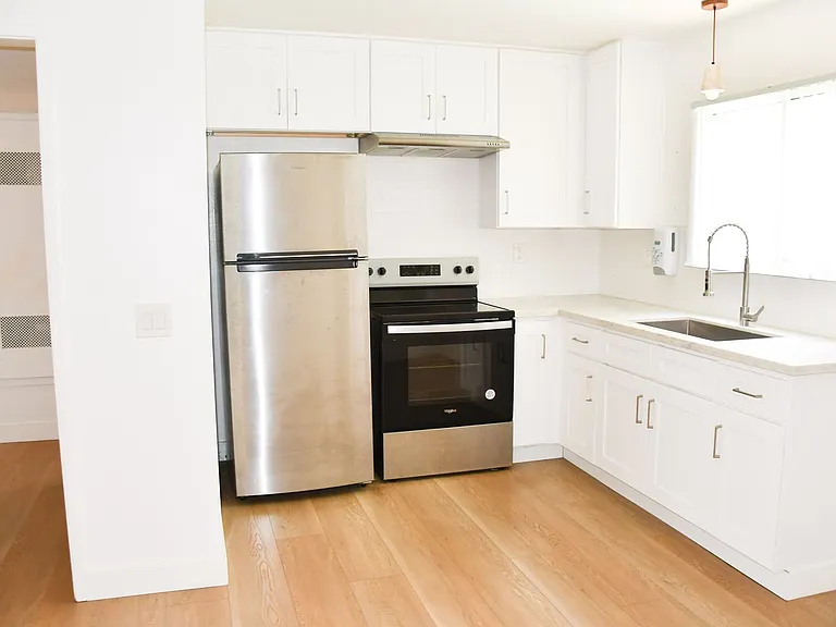 994 Valencia St — Photo 10