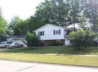 1334 Lindenwood Dr, Lorain, OH 44053