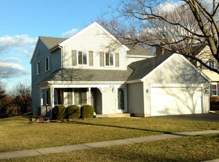 612 Applegate Ln, Lake Zurich, IL 60047