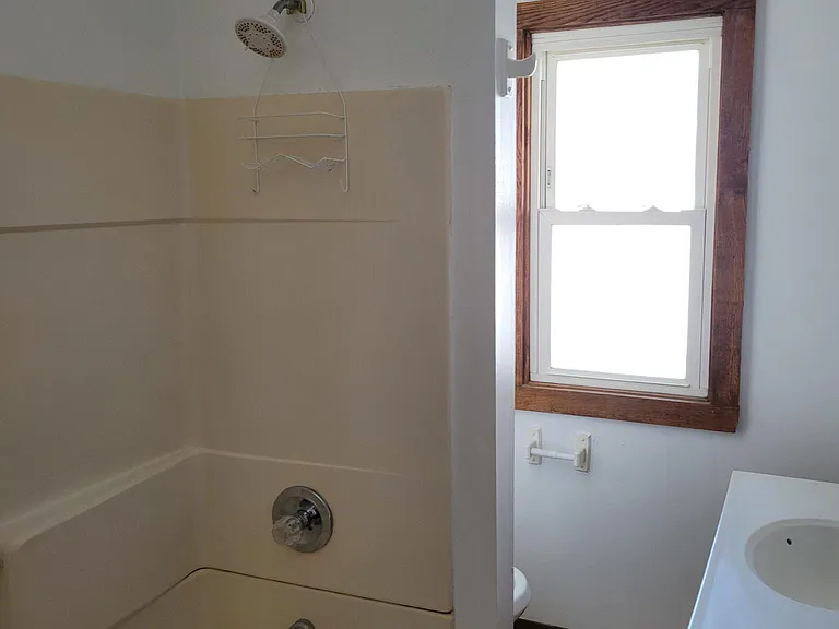 87 McNaughton St — Photo 10