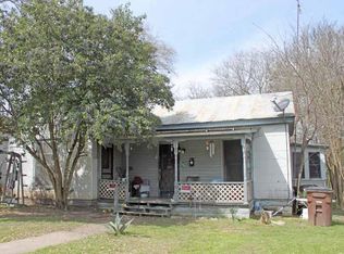 107 E Live Oak St, Lockhart, TX 78644