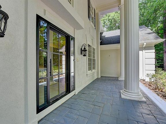 5th image of 4100 Deverell St