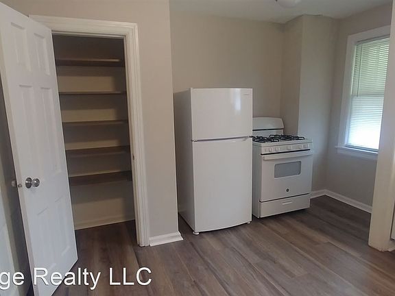 3rd image of 426 Jefferson Ave