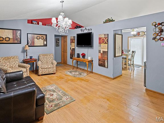 2nd image of 410 W Lincoln Ave