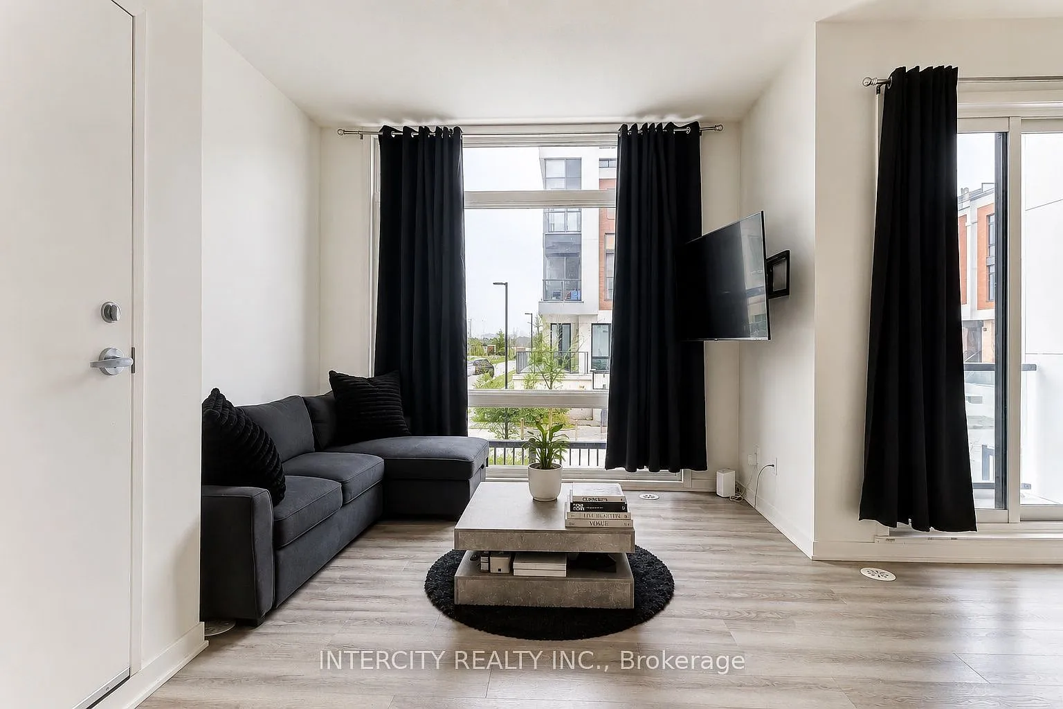 2 bed, $2,600 — Photo 4