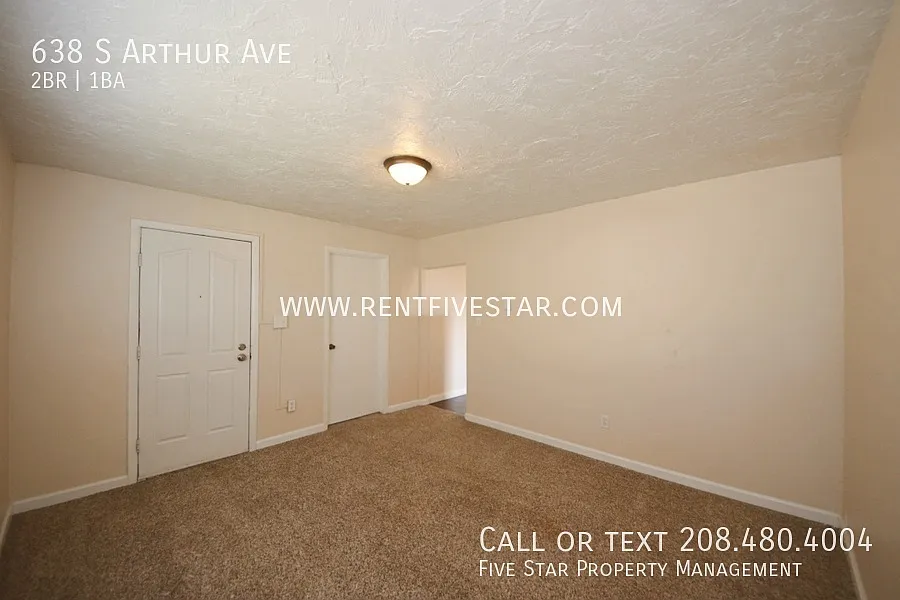 Charming 2 Bedroom Home in Historic Downtown! — Photo 3