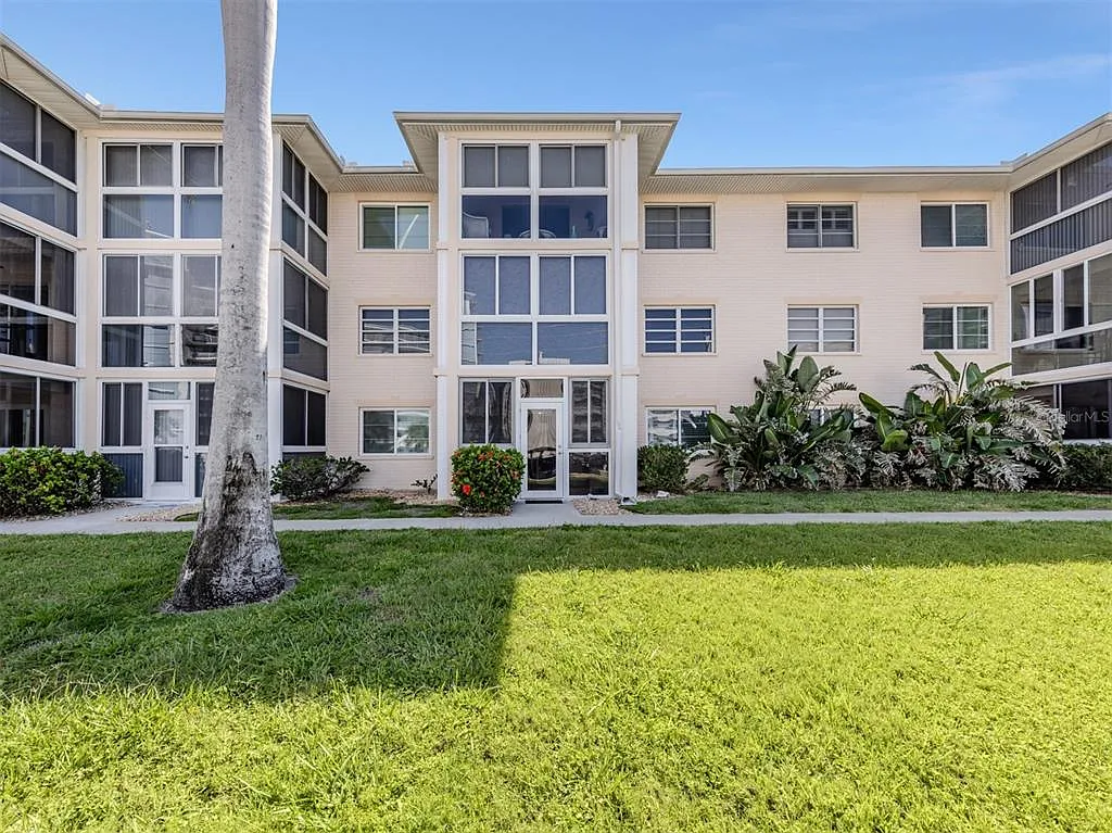 2 bed, 2.0 bath, 927 sqft, $2,500 — Photo 3