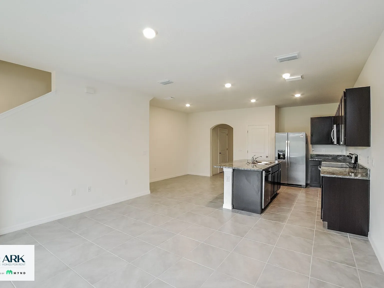 3 bed, 2.5 bath, 1686 sqft, $1,949 — Photo 3