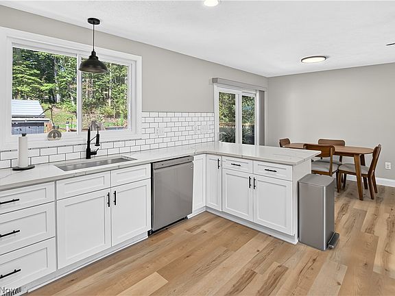 4th image of 207 Spring Creek Rd