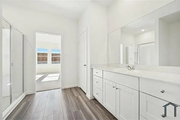 4 bed, 1925 sqft, $2,999 — Photo 4