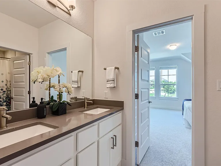 704 Palamos Dr — Photo 36