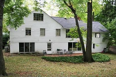 5th image of 401 Lake Forest Dr
