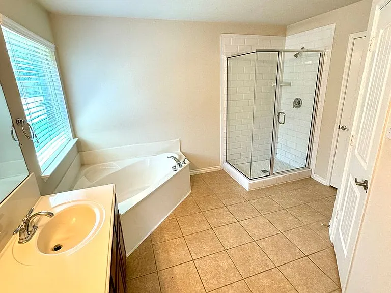 1703 Stonewick Dr — Photo 14