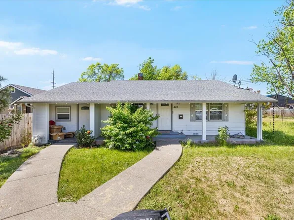 441 N 1st St, Central Point, OR 97502