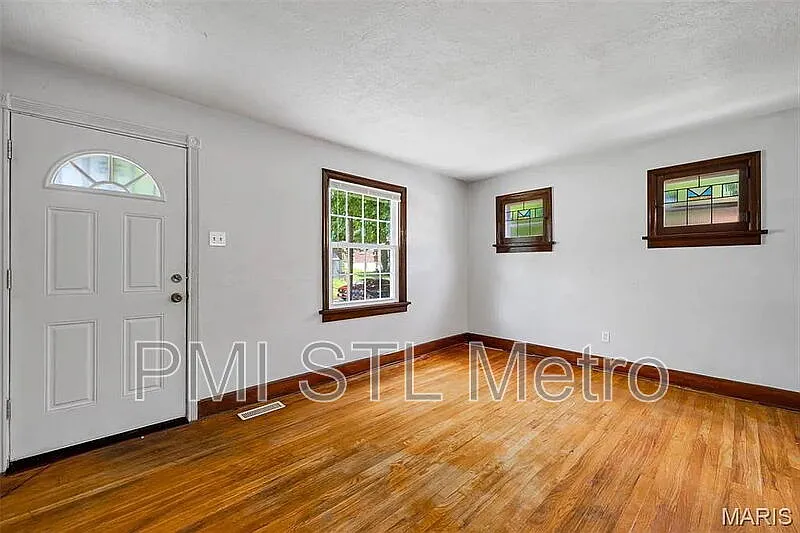 3 bed, 2.0 bath, 1836 sqft, $1,295 — Photo 4