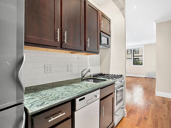 4th image of 404 E 88th St APT 2C