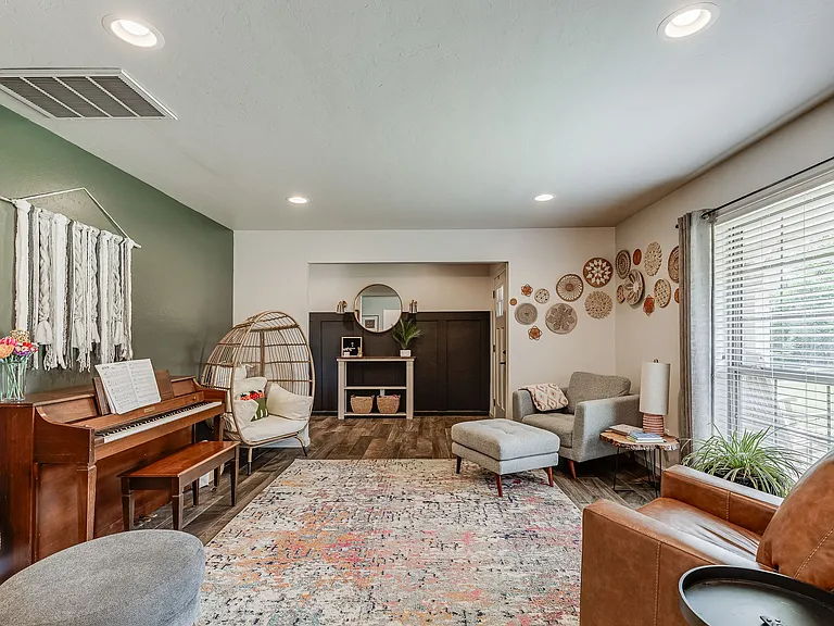 801 Rock Hollow Rd — Photo 21