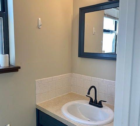 5th image of 525 Vilas St
