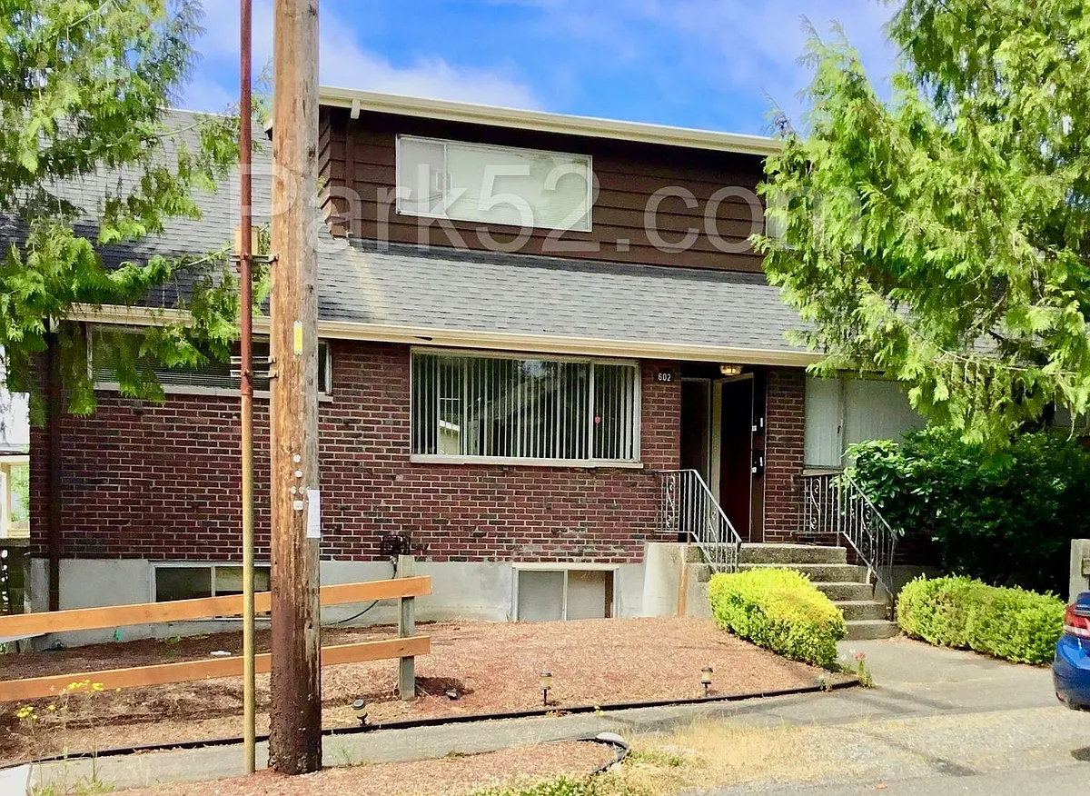 Building Photo - 602 N Huson St #4