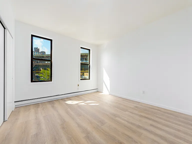 1538 Gates Ave #2F — Photo 1