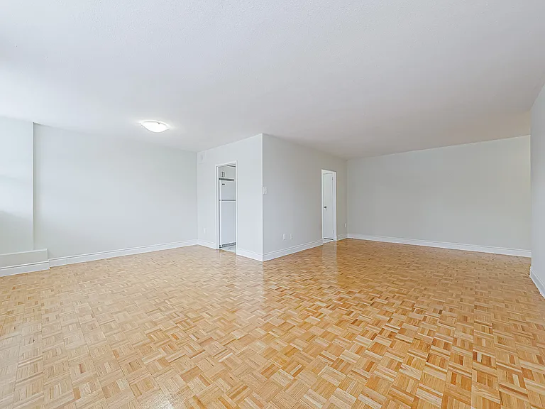 100 Rowena Dr — Photo 17