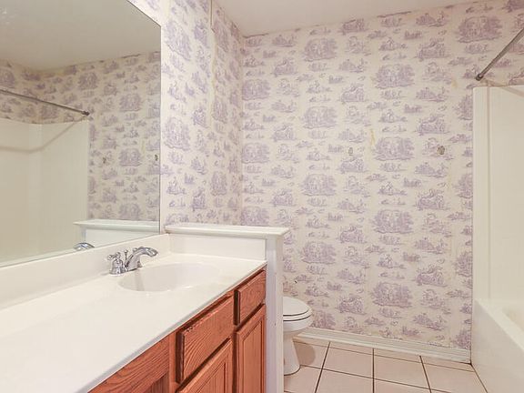 4th image of 16207 Saddle Dr