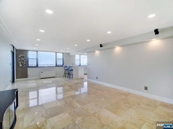 250 Gorge Road #29L, Cliffside Park, NJ 07010