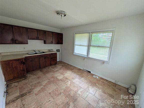 4th image of 2308 English Dr