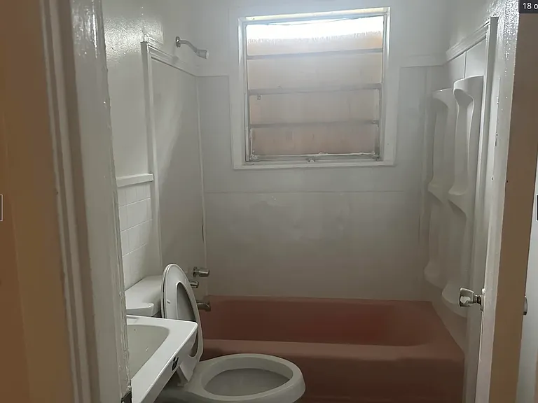 2221 Woodlawn St #2221 — Photo 10