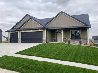 2108 Whitlee Ln SW, Rochester, MN 55902