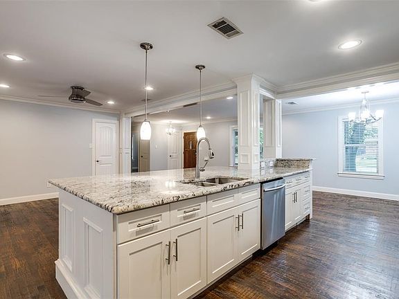4th image of 9522 Livenshire Dr