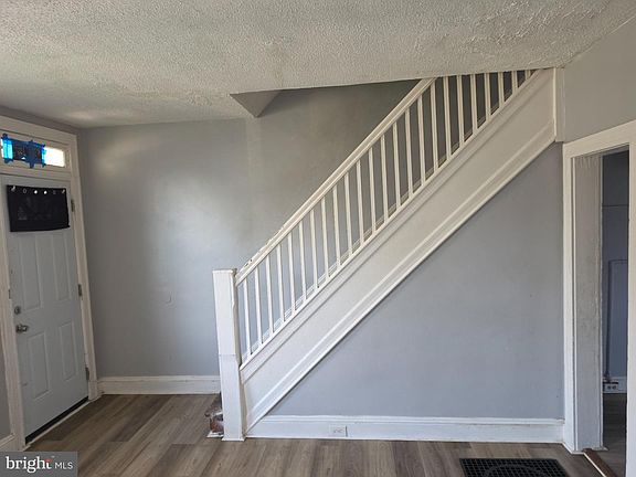 3rd image of 3233 Elmley Ave
