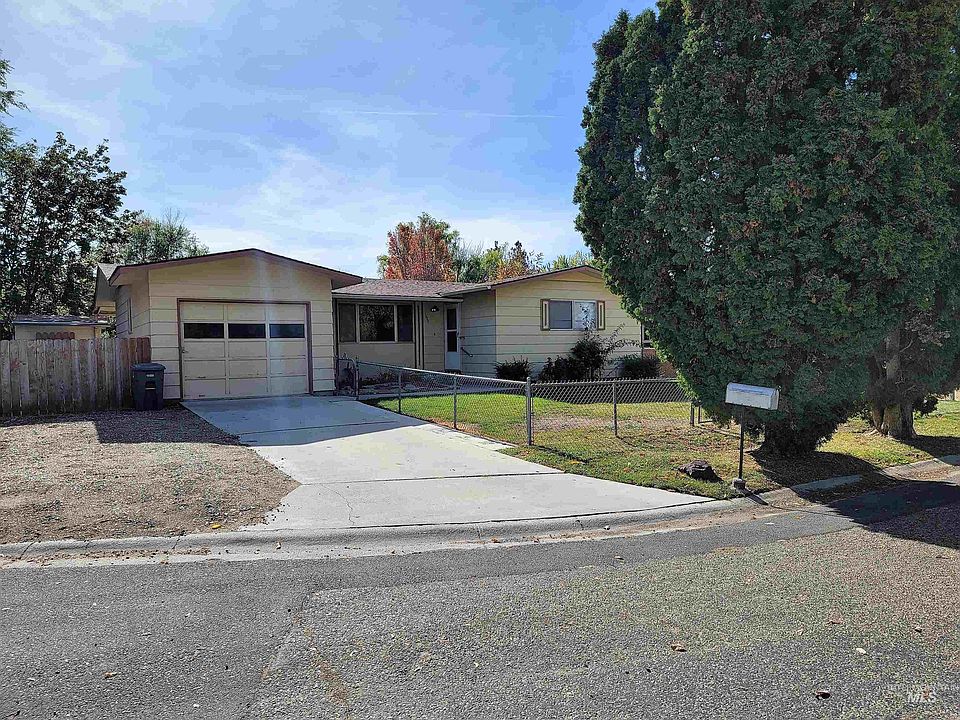 1st image of 1909 E Colorado Pl
